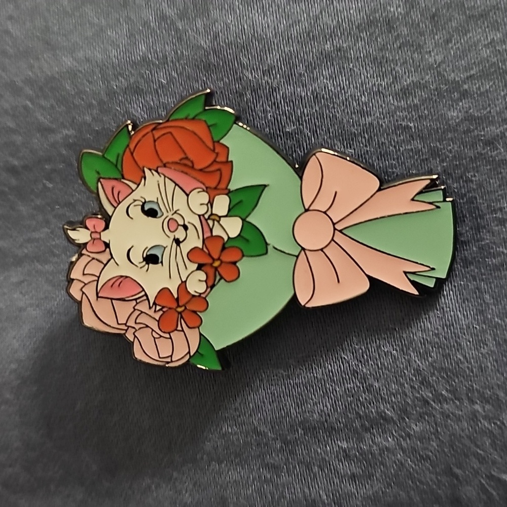 Disney Cats & Dogs Bouquets Blind Box Enamel Pin Marie Cat